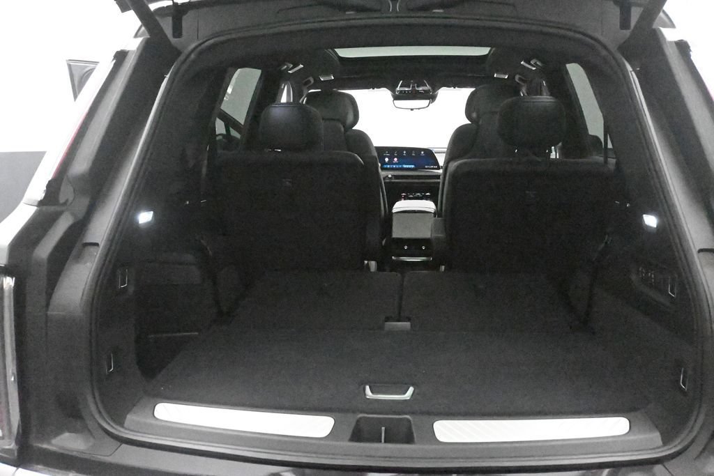 Used 2026 Cadillac Vistiq Luxury w/ LPO, Floor Liner Package AWD/4WD image 15