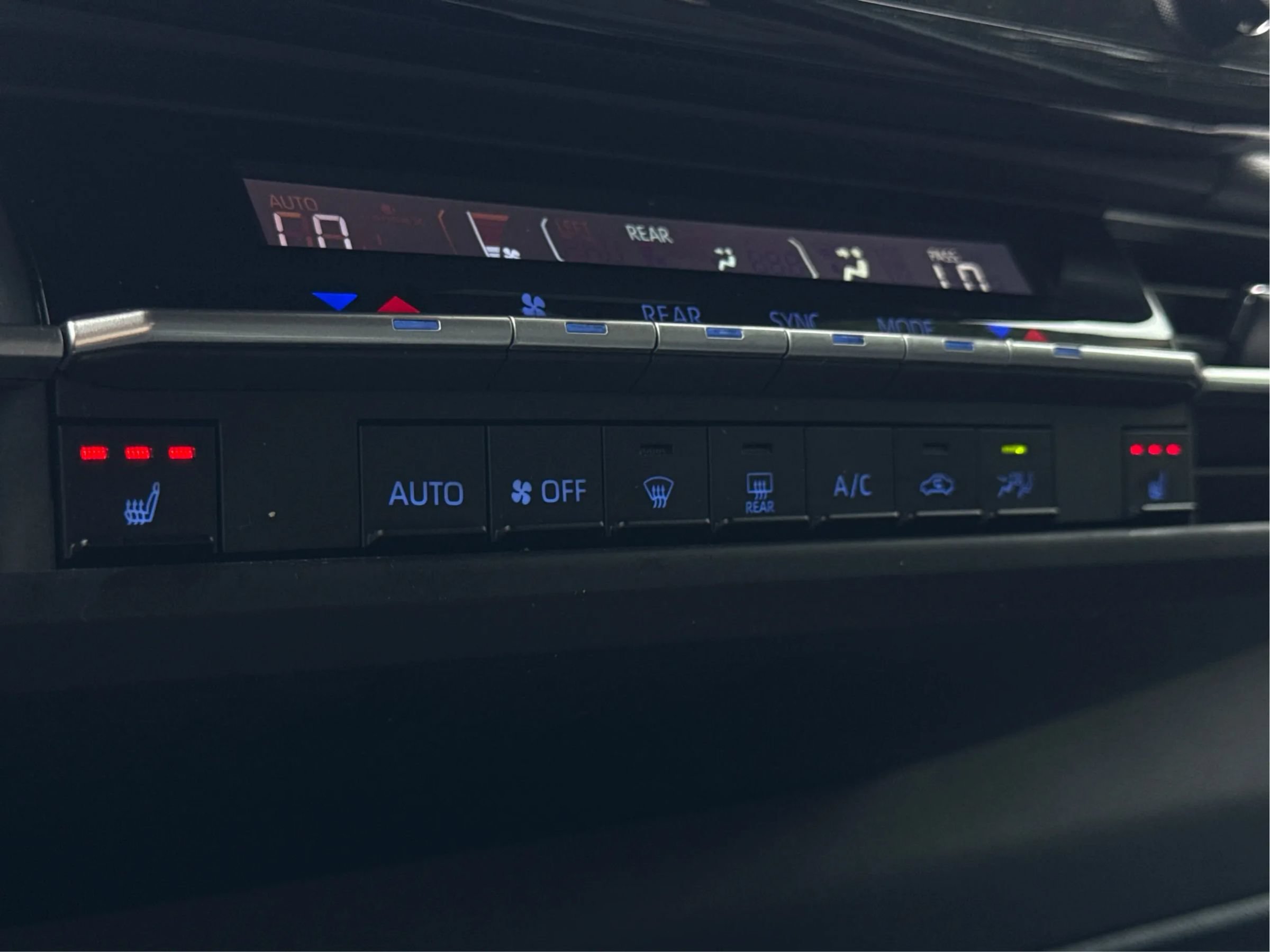 Used 2022 Toyota Sienna XSE FWD image 36