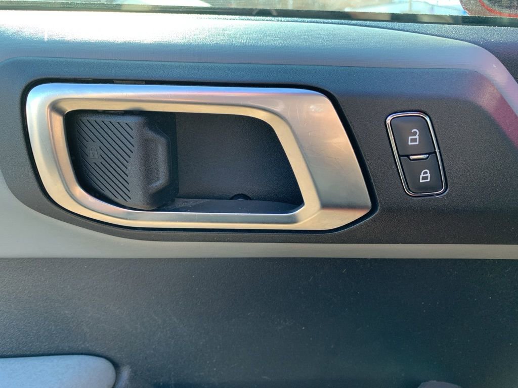 Used 2023 Ford Bronco Badlands image 12