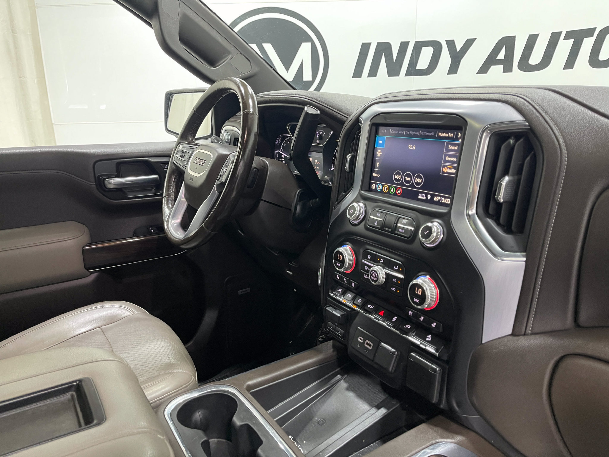 Used 2019 GMC Sierra 1500 SLT w/ SLT Premium Plus Package AWD/4WD image 20