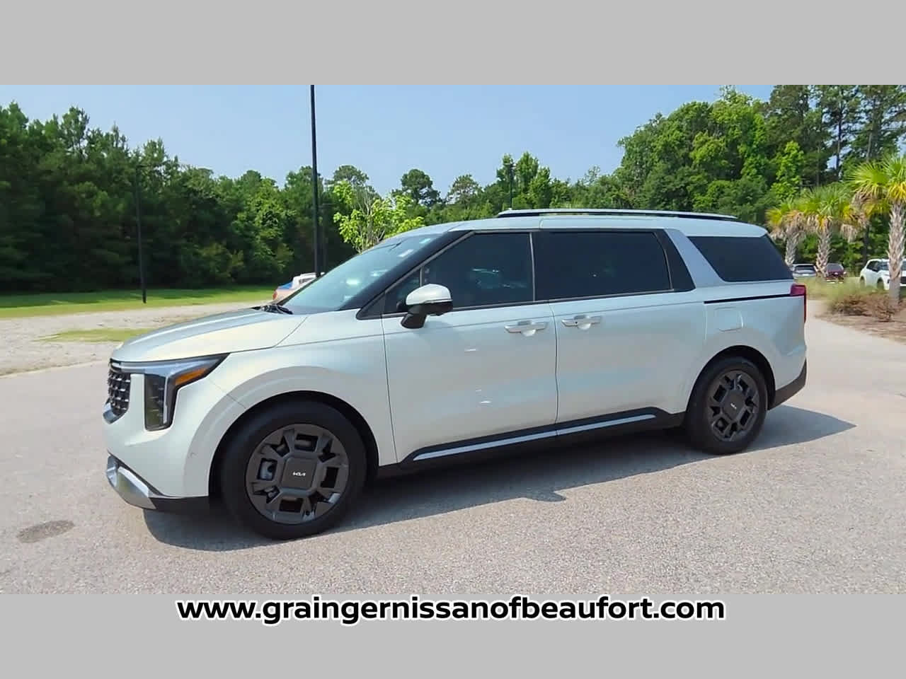 Used 2025 Kia Carnival SX FWD image 22