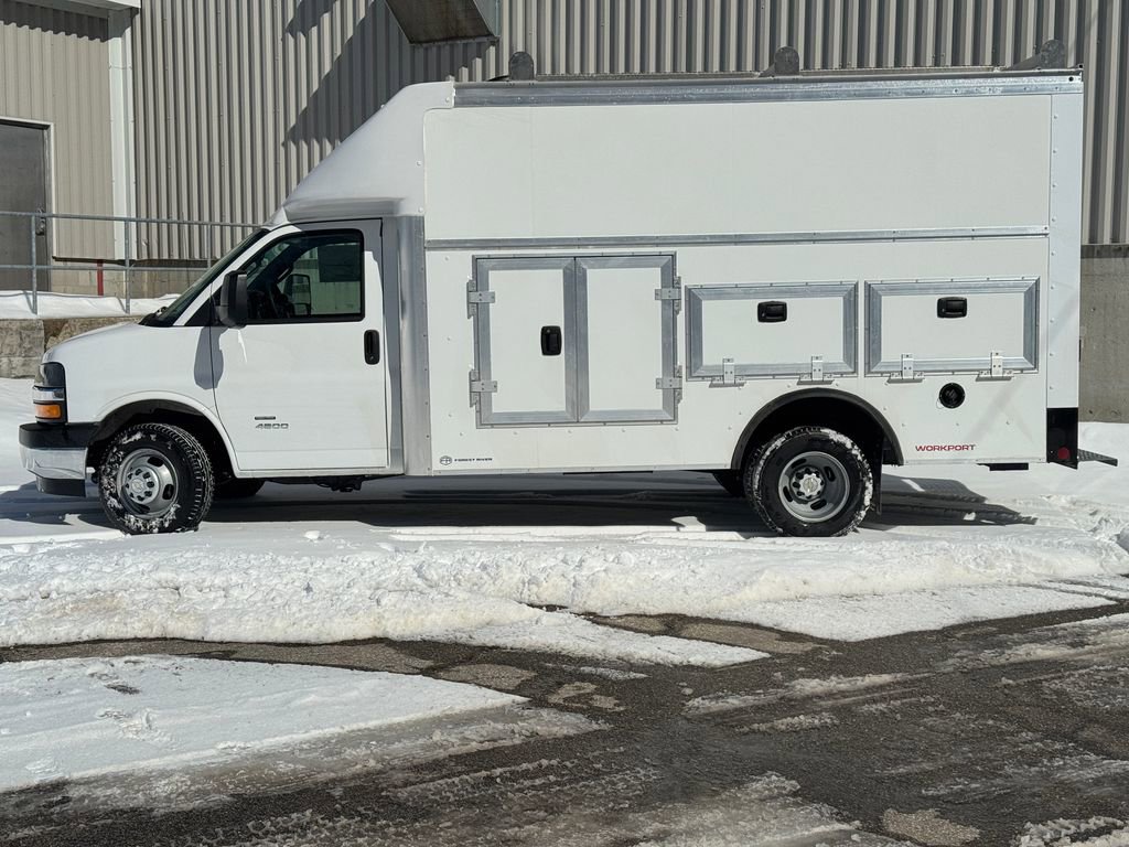 New 2026 Chevrolet Express 4500 w/ Power Convenience Package image 5