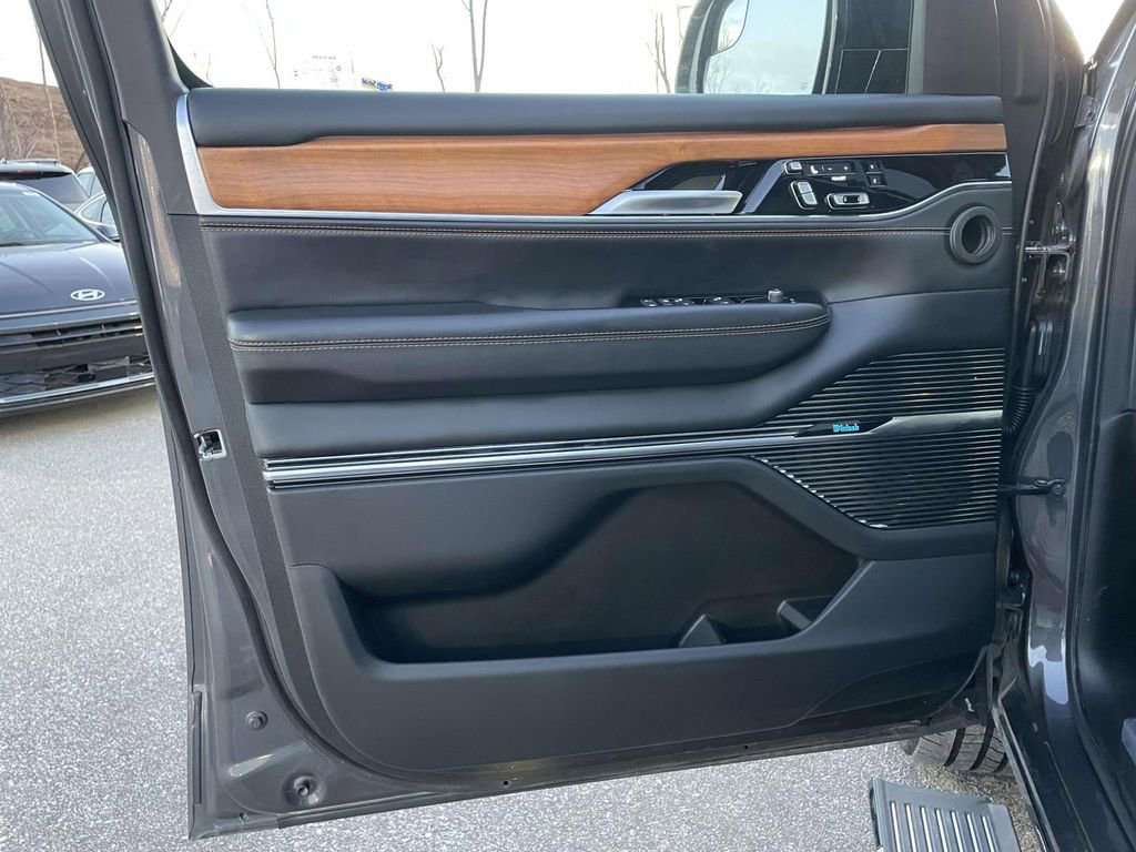 Used 2024 Jeep Grand Wagoneer L Series III image 7