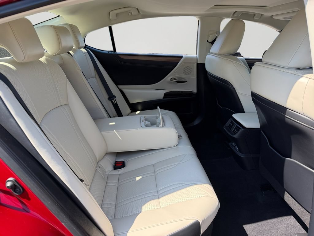 Used 2024 Lexus ES 300h w/ Technology Package FWD image 8