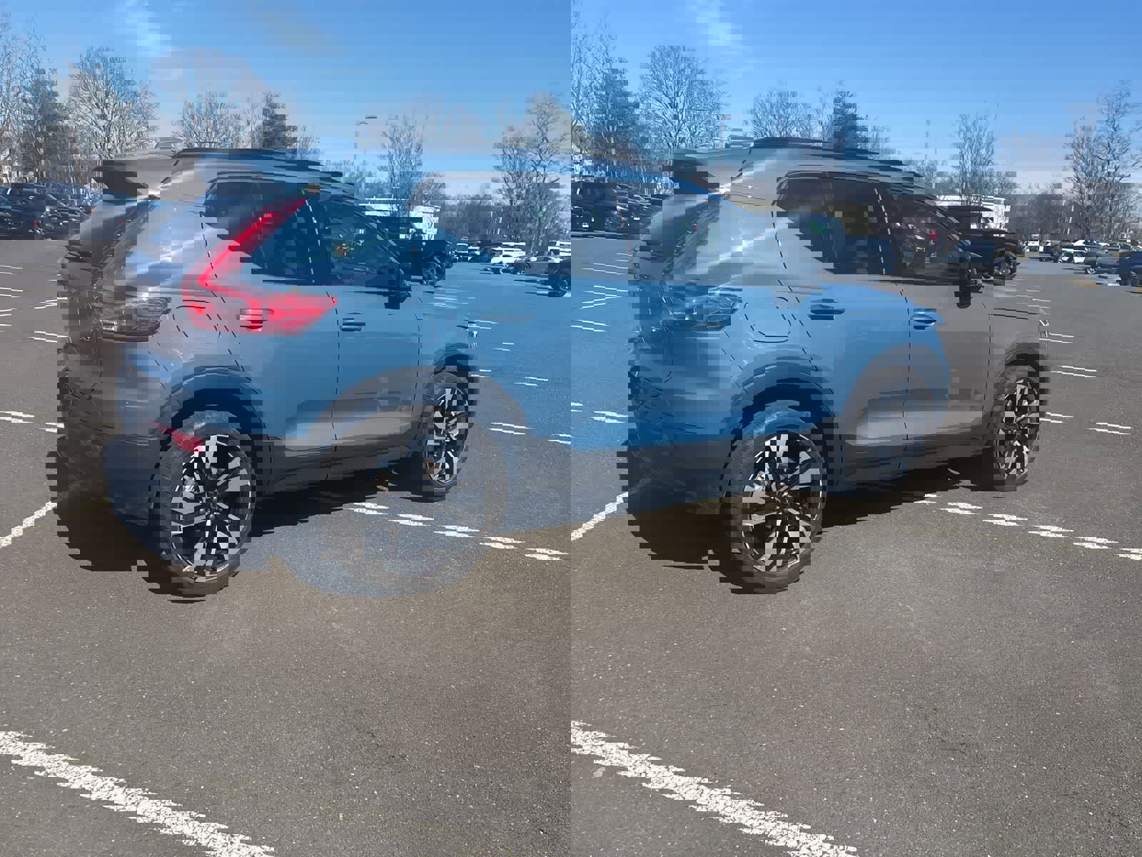 Used 2025 Volvo XC40 B5 Ultra w/ Climate Package image 14