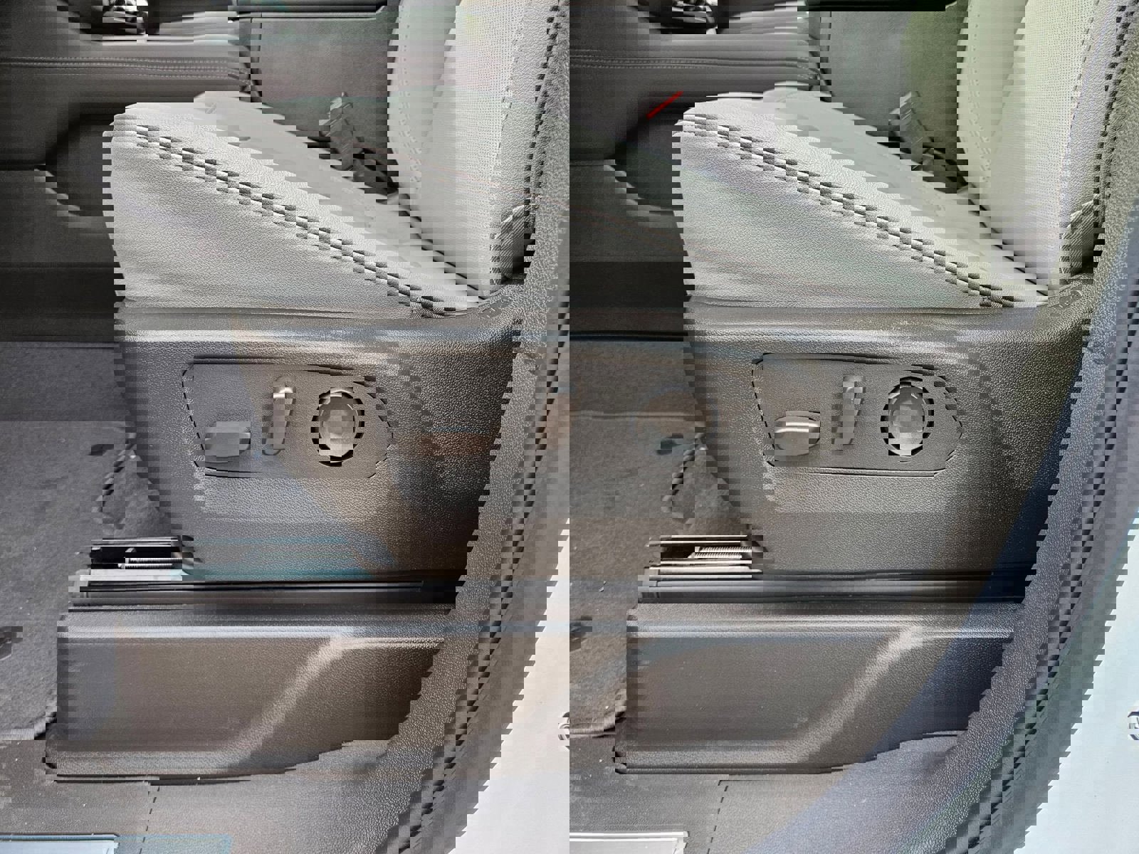 New 2026 GMC Yukon XL Elevation image 24