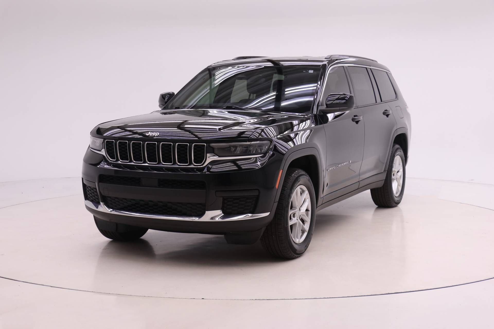 Used 2024 Jeep Grand Cherokee L Laredo w/ Trailer Tow Package image 1