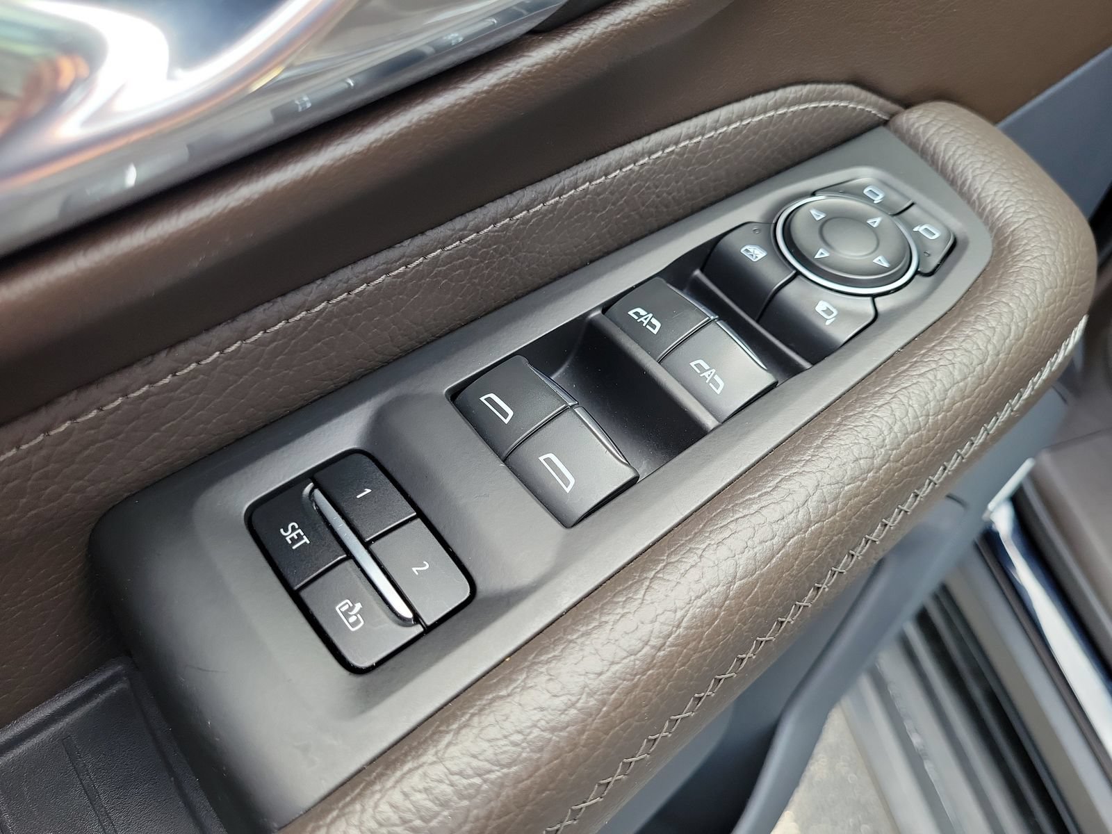 Used 2023 GMC Yukon Denali RWD image 17