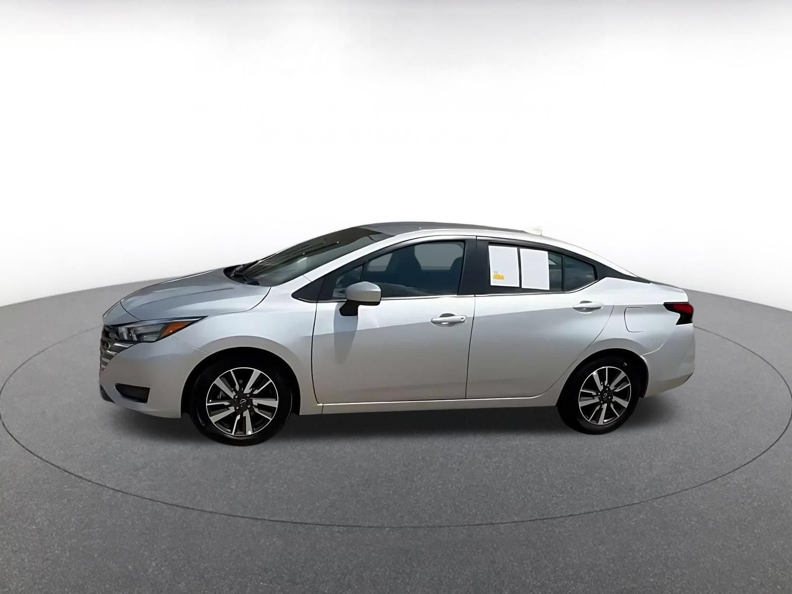 Used 2025 Nissan Versa SV FWD image 7