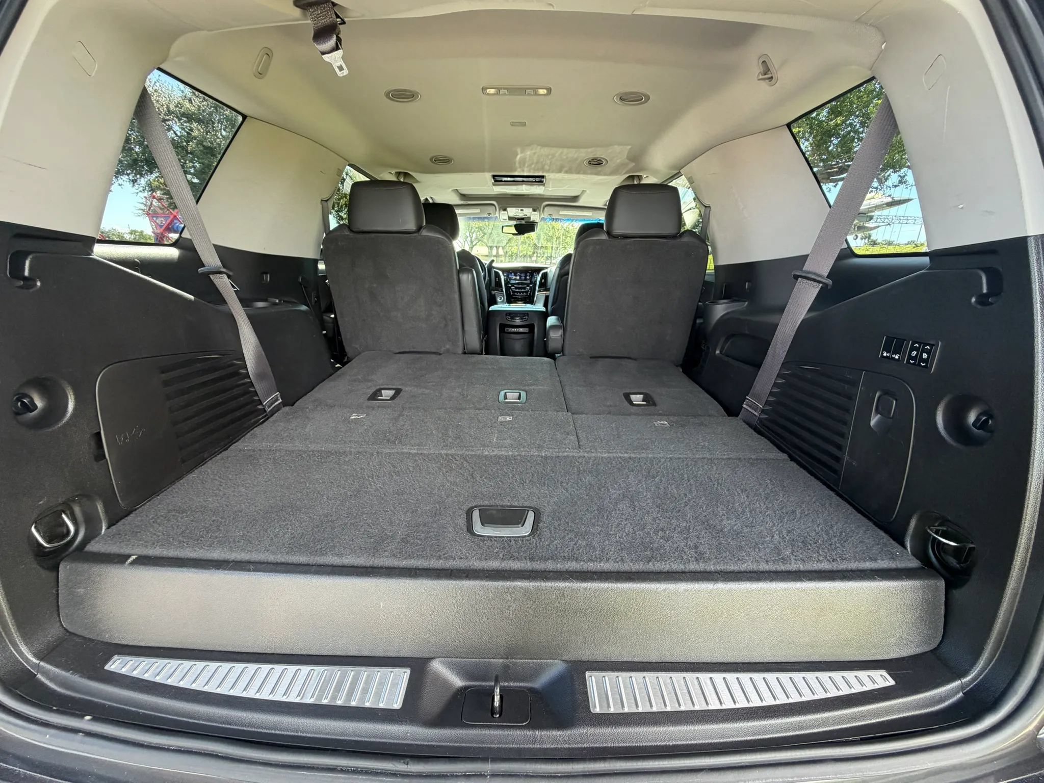Used 2016 Cadillac Escalade Luxury RWD image 26