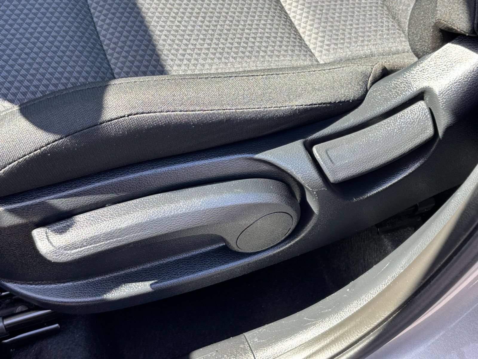 Used 2025 Kia Soul LX w/ LX Technology Package FWD image 22