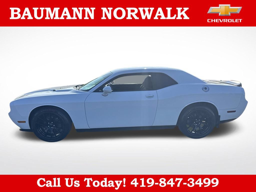 Used 2013 Dodge Challenger SXT RWD image 2