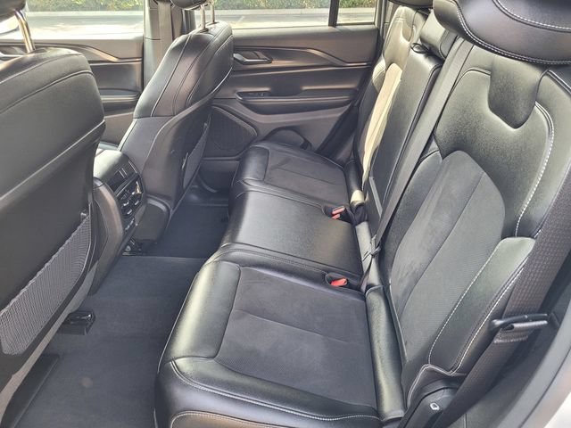 Used 2024 Jeep Grand Cherokee Altitude AWD/4WD image 8