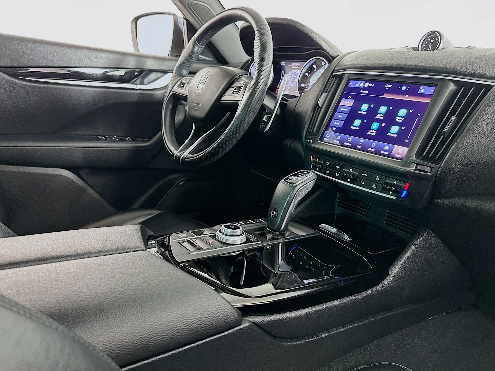 Used 2023 Maserati Levante Modena image 29