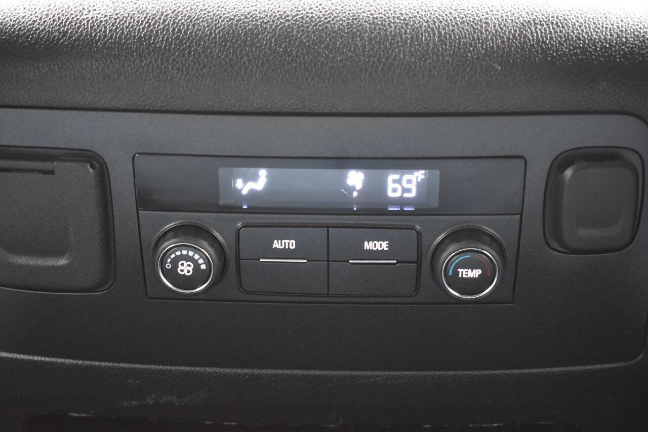 Used 2018 Chevrolet Suburban LT AWD/4WD image 19