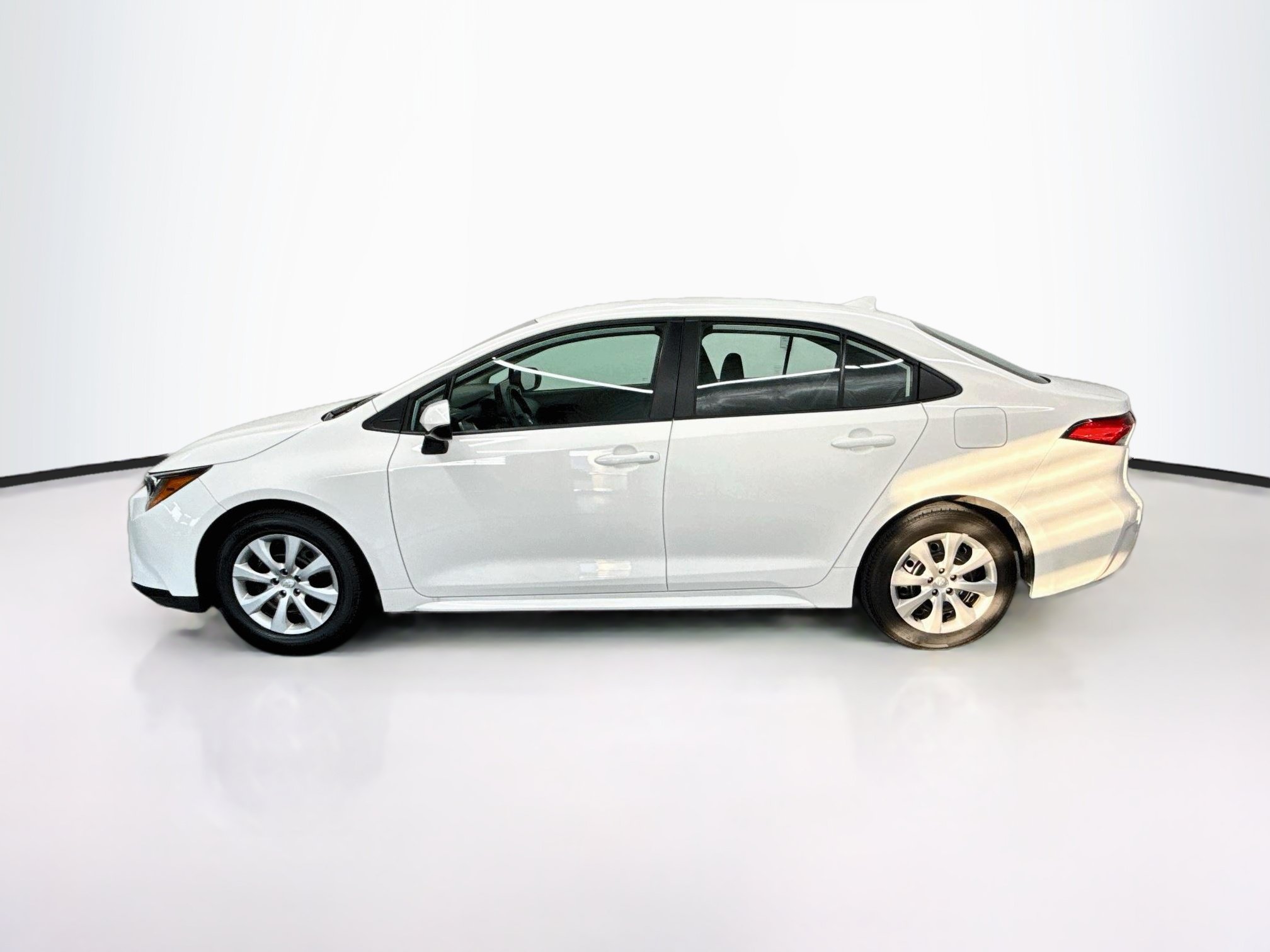 Used 2025 Toyota Corolla LE FWD image 4