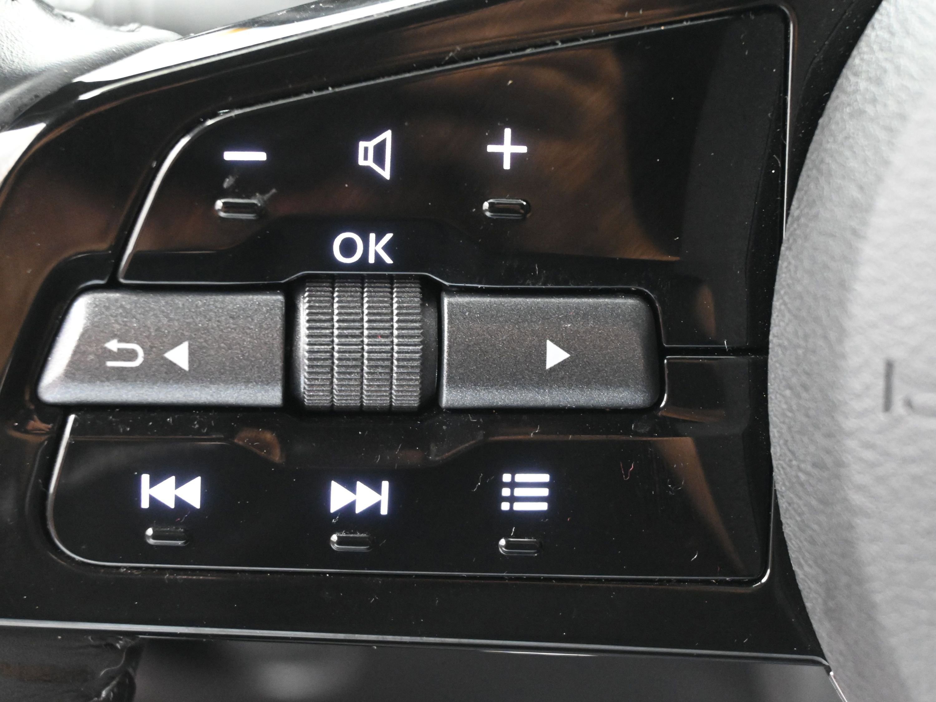 Used 2025 Nissan Z Performance w/ Floor Mat Package image 16