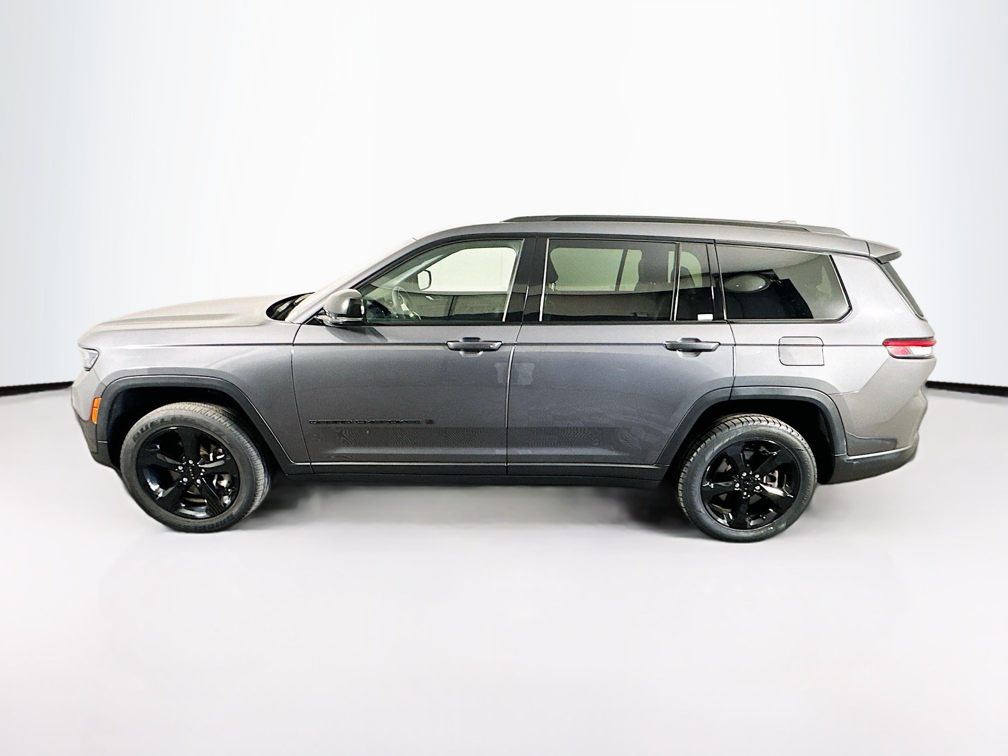 Used 2023 Jeep Grand Cherokee L Laredo AWD/4WD image 4