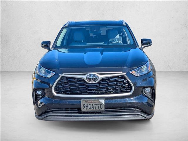 Used 2023 Toyota Highlander XLE image 2
