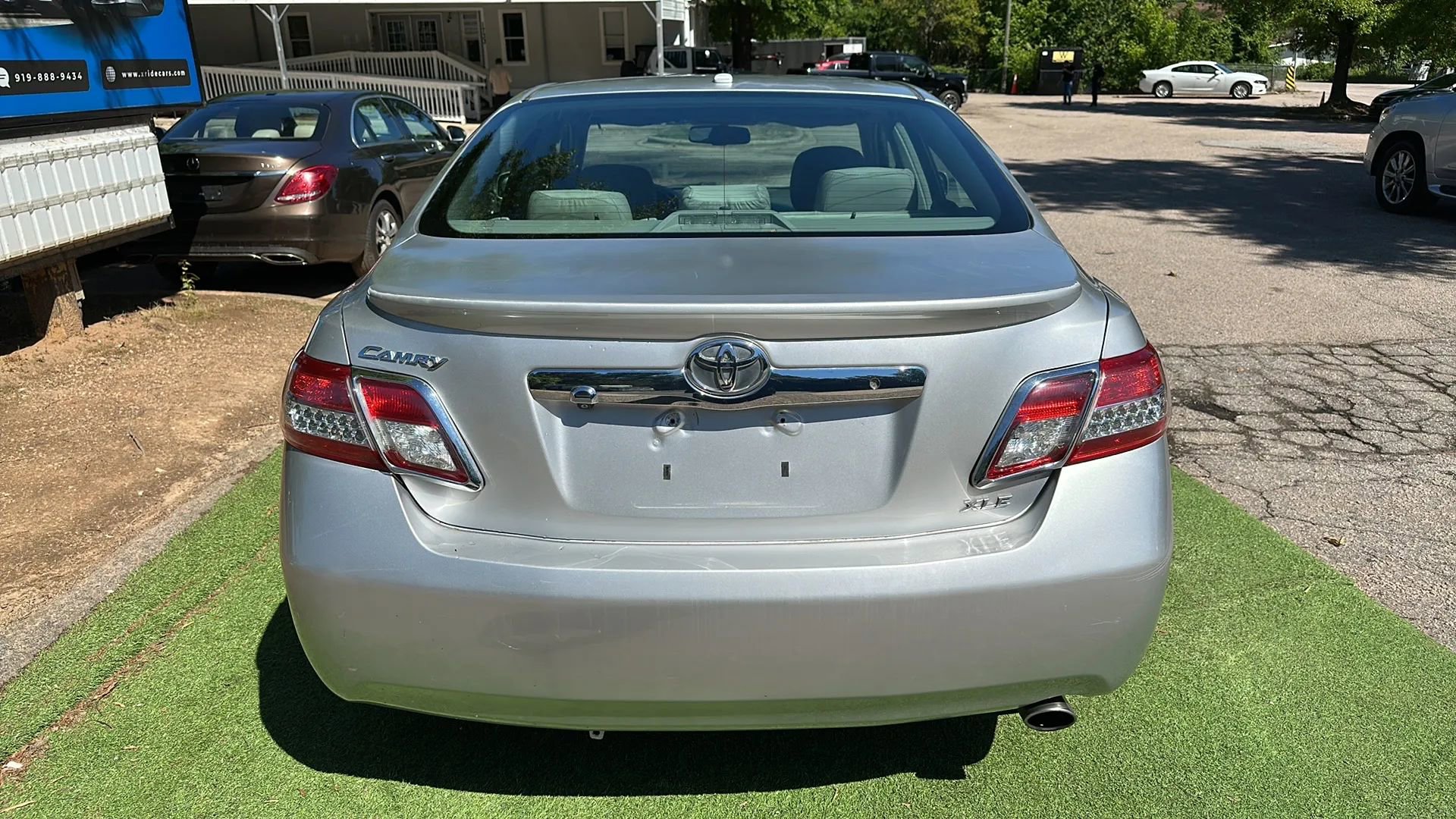 Used 2011 Toyota Camry XLE w/ SE/XLE Extra-Value Pkg FWD image 6