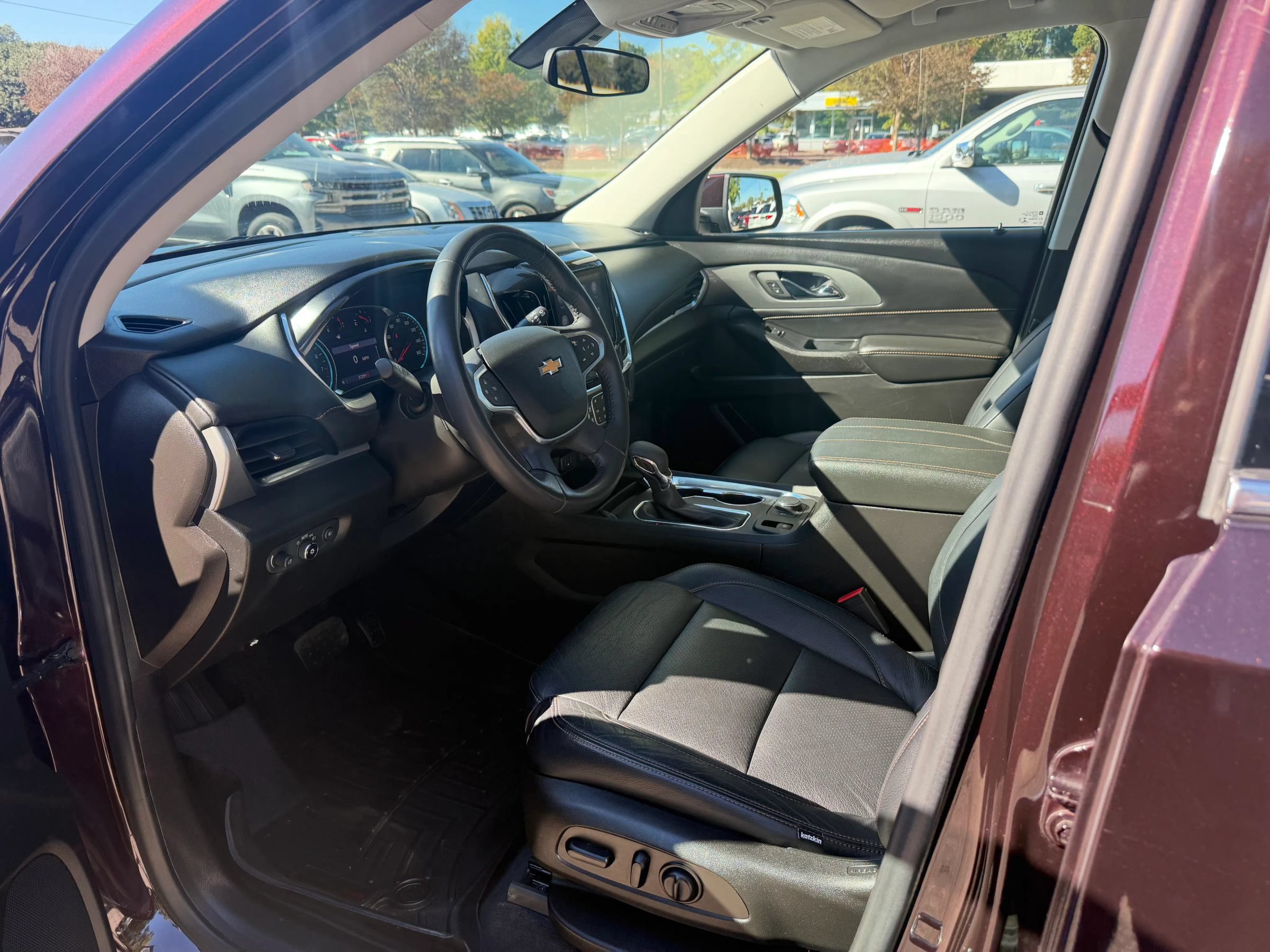 Used 2021 Chevrolet Traverse LT FWD image 9