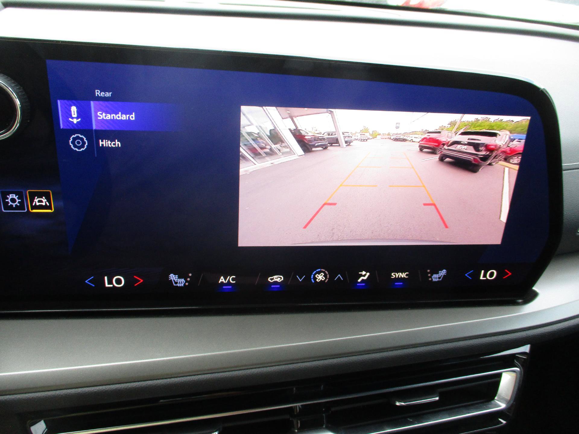 Used 2025 Chevrolet Traverse LT image 20