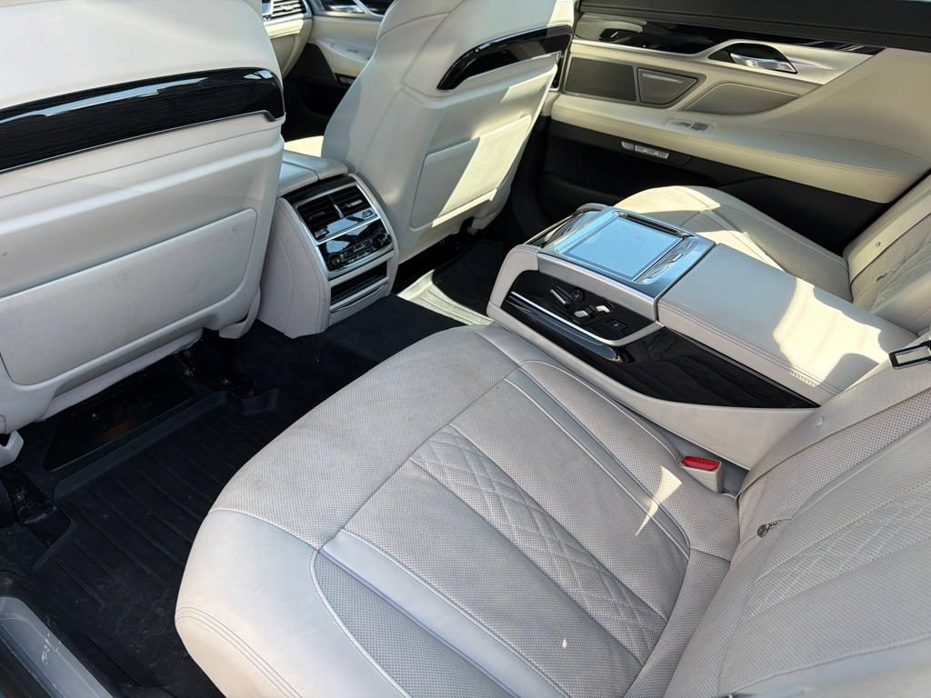 Used 2016 BMW 750i xDrive AWD/4WD image 26