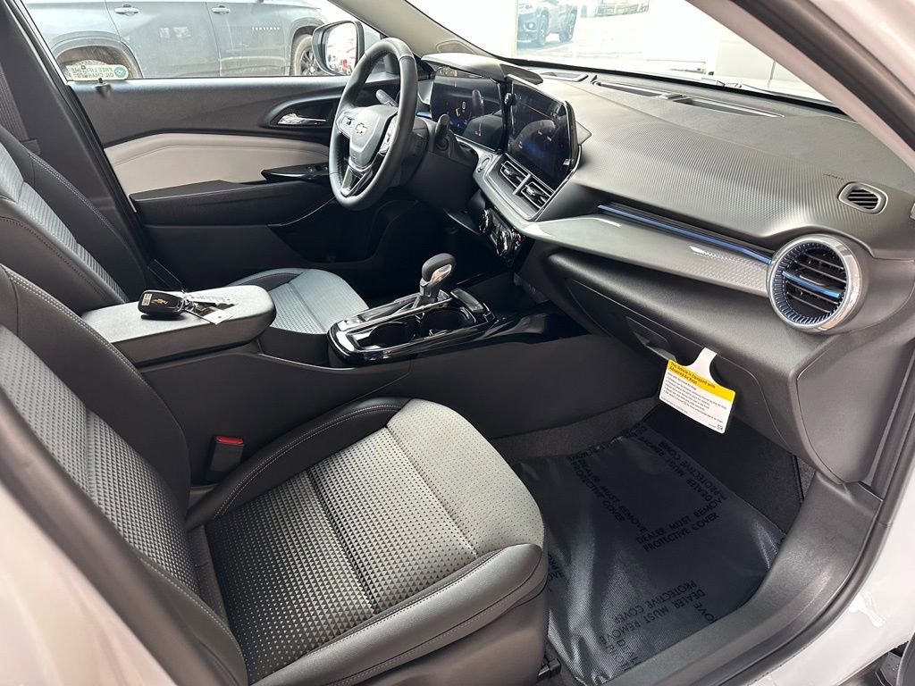 New 2026 Chevrolet Trax LT w/ Driver Confidence Package image 16