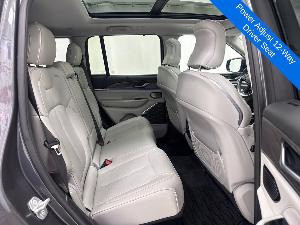 Used 2022 Jeep Grand Cherokee Overland w/ Luxury Tech Group IV image 12