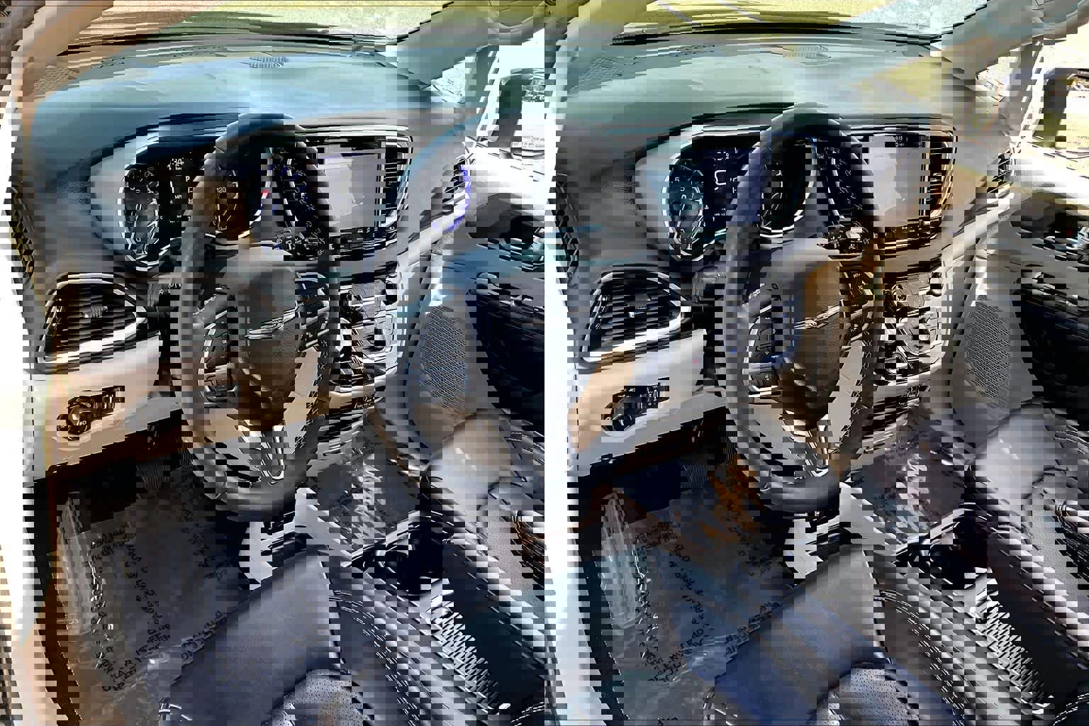 Used 2024 Chrysler Pacifica Touring-L image 17