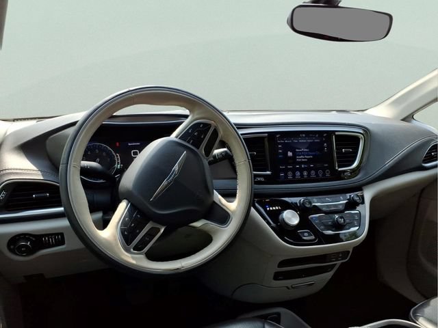 Used 2019 Chrysler Pacifica Limited FWD image 13