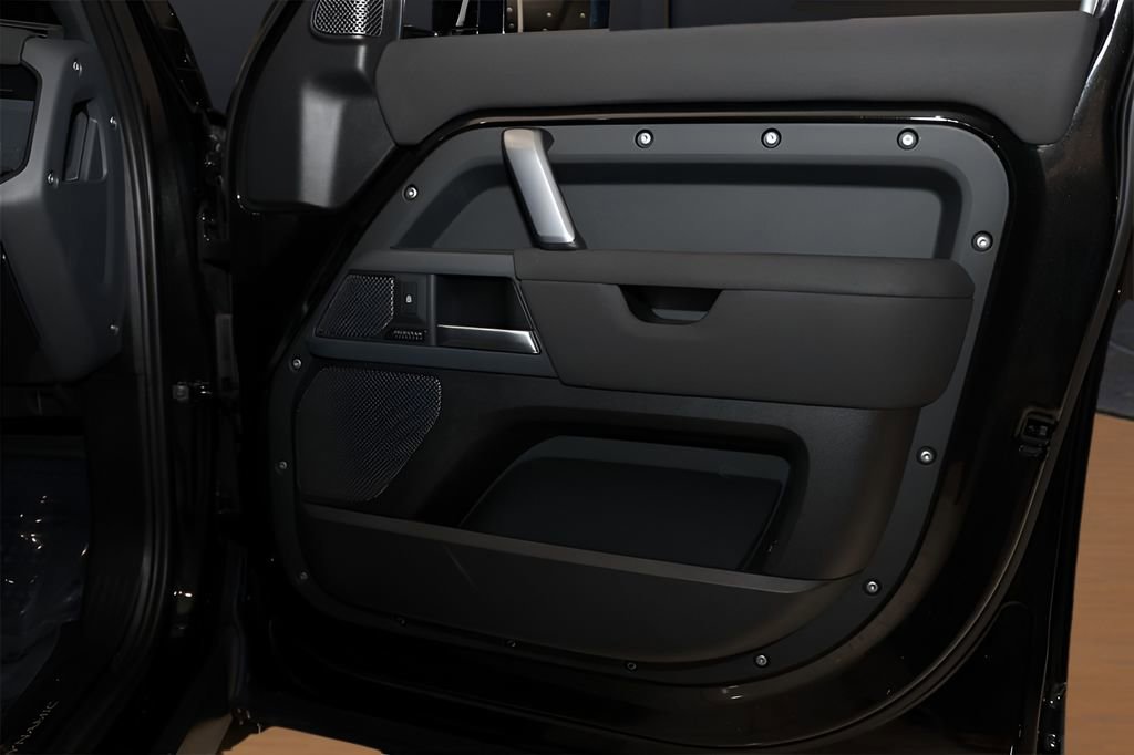 Used 2023 Land Rover Defender 110 X-Dynamic SE image 26