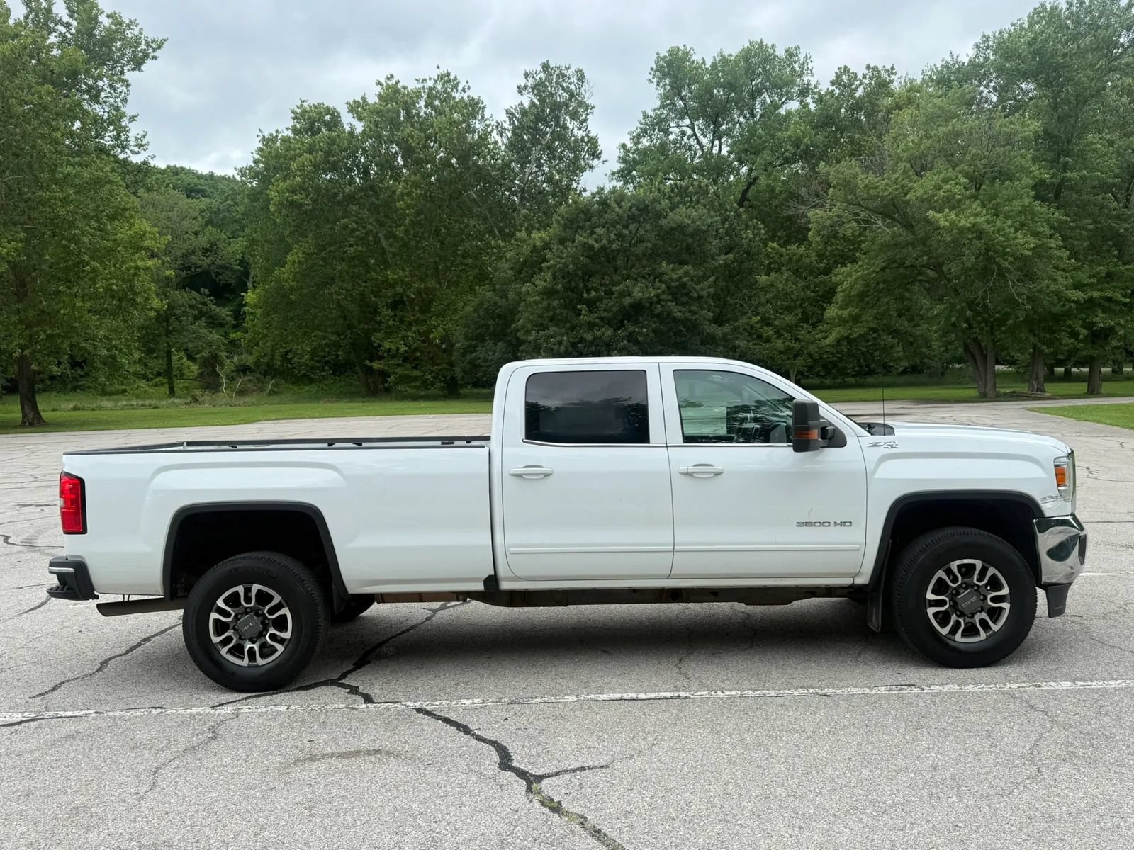 Used 2017 GMC Sierra 3500 SLE w/ Suspension Package, Off-Road AWD/4WD image 4