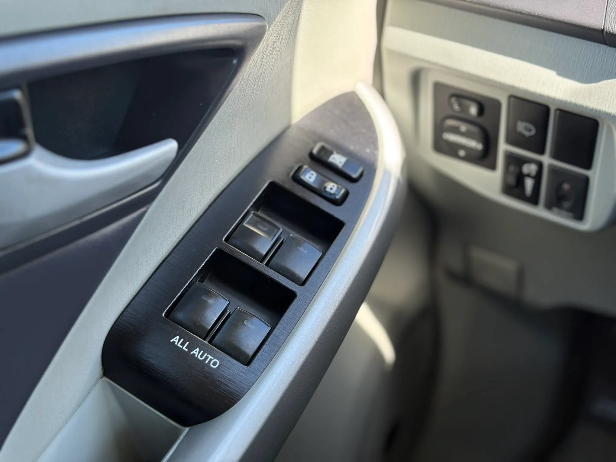 Used 2010 Toyota Prius Five FWD image 15
