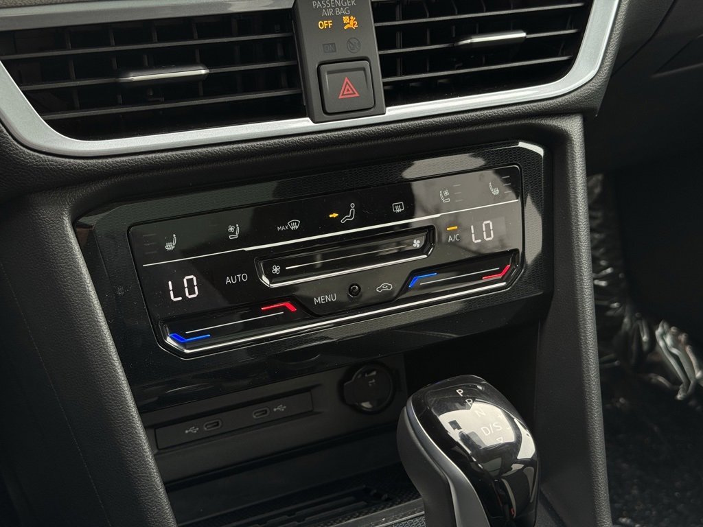New 2025 Volkswagen Taos SEL image 30