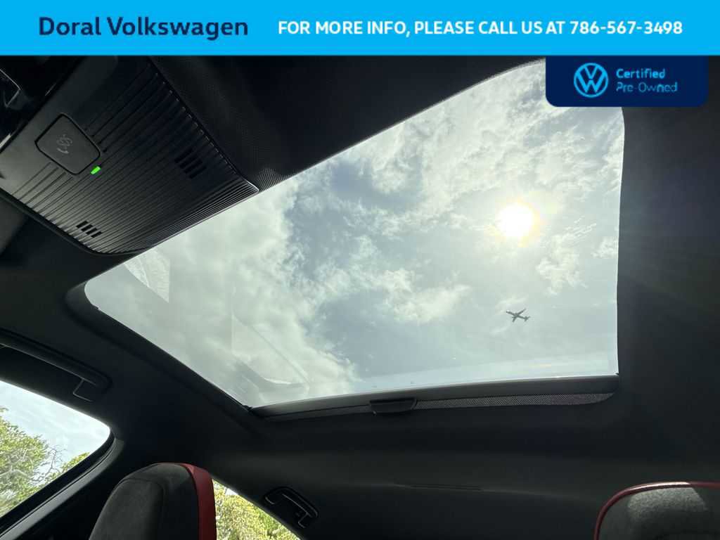 Certified 2025 Volkswagen GTI SE image 17