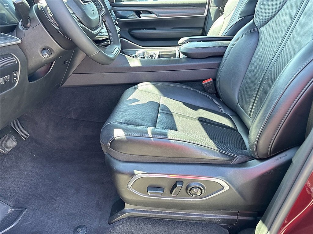 Used 2024 Jeep Wagoneer L Series II image 13