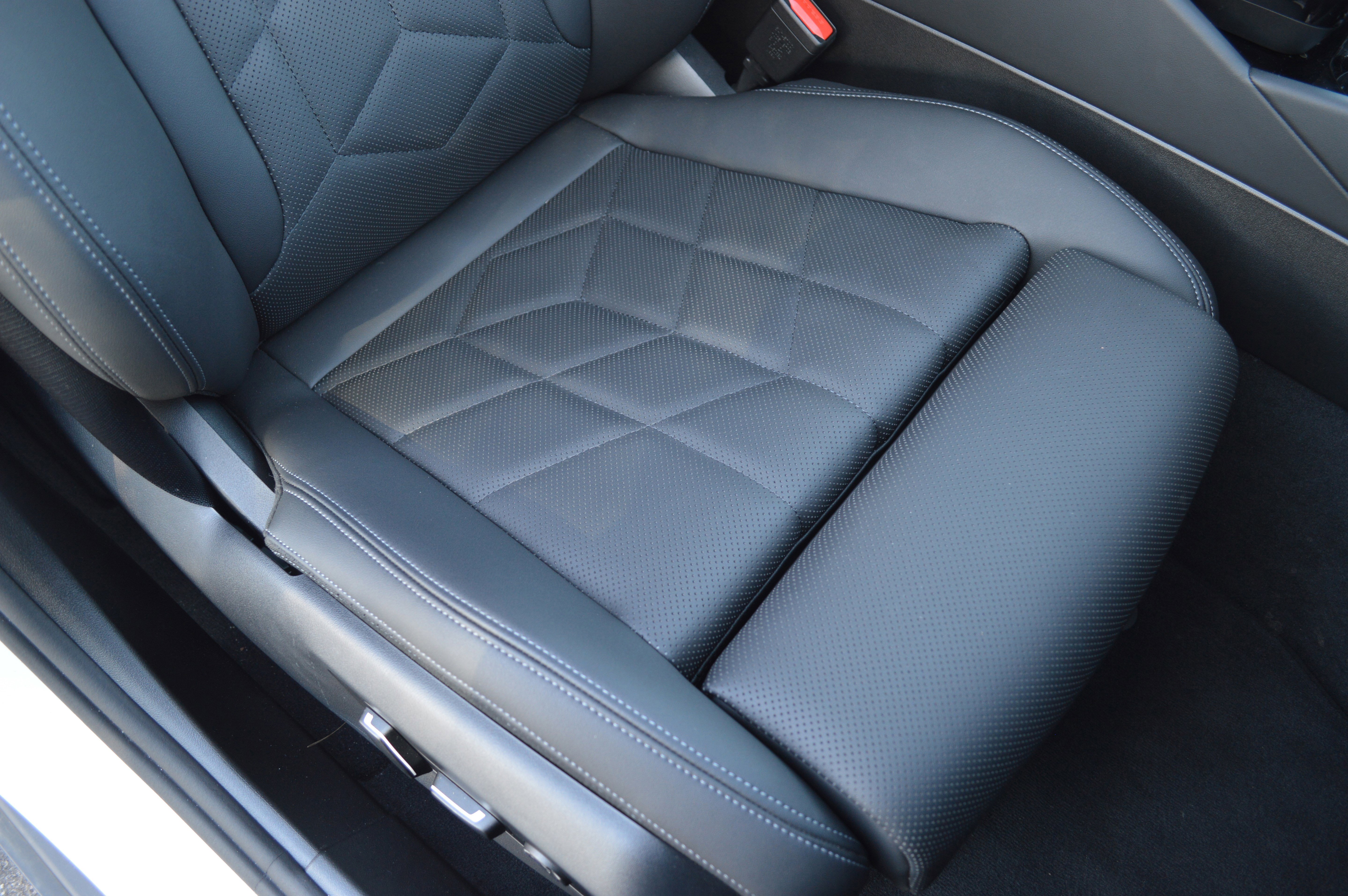 Used 2025 BMW 530i xDrive w/ Premium Package image 38