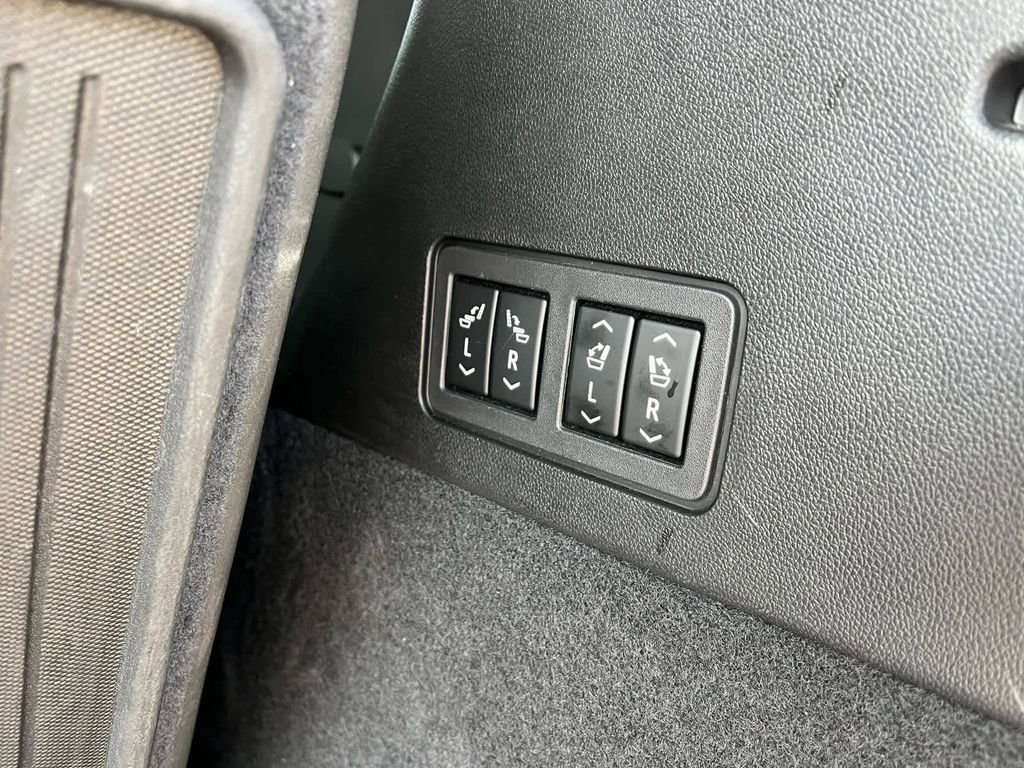 Used 2023 Cadillac XT6 Premium Luxury w/ Technology Package AWD/4WD image 15