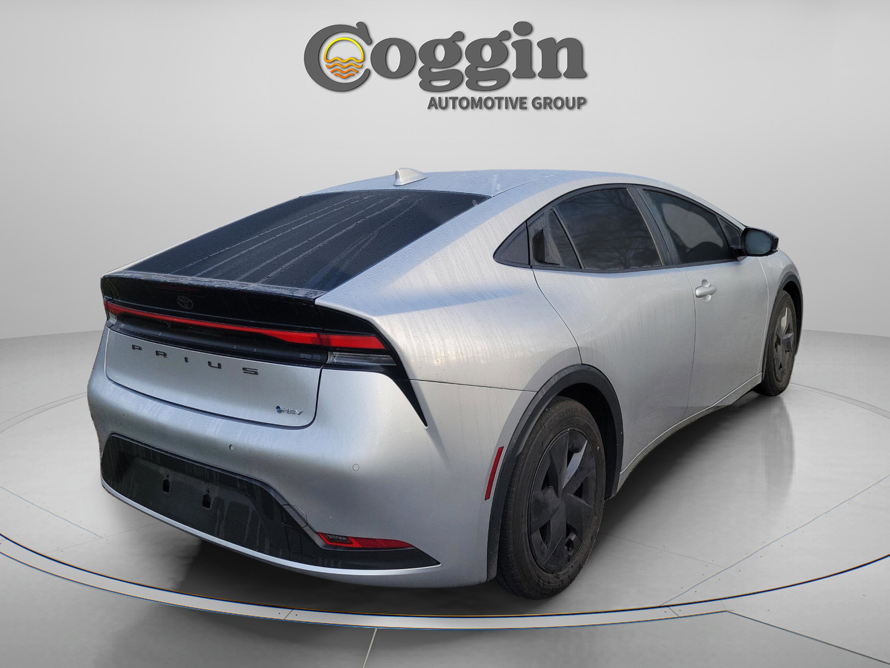 Used 2023 Toyota Prius LE image 4