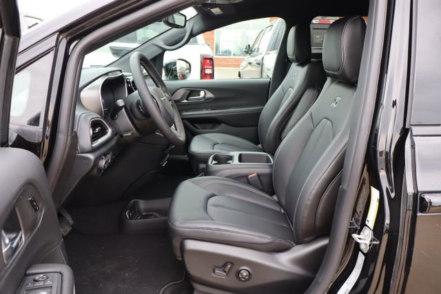 New 2026 Chrysler Pacifica Select FWD image 11