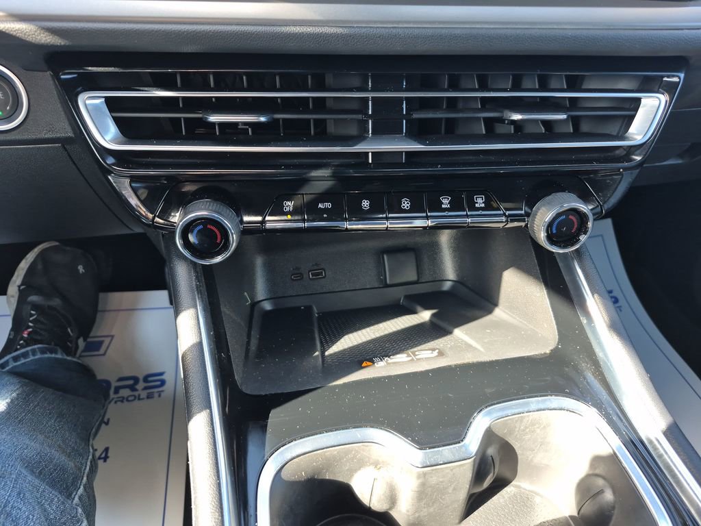 Used 2025 Chevrolet Traverse LT AWD/4WD image 18