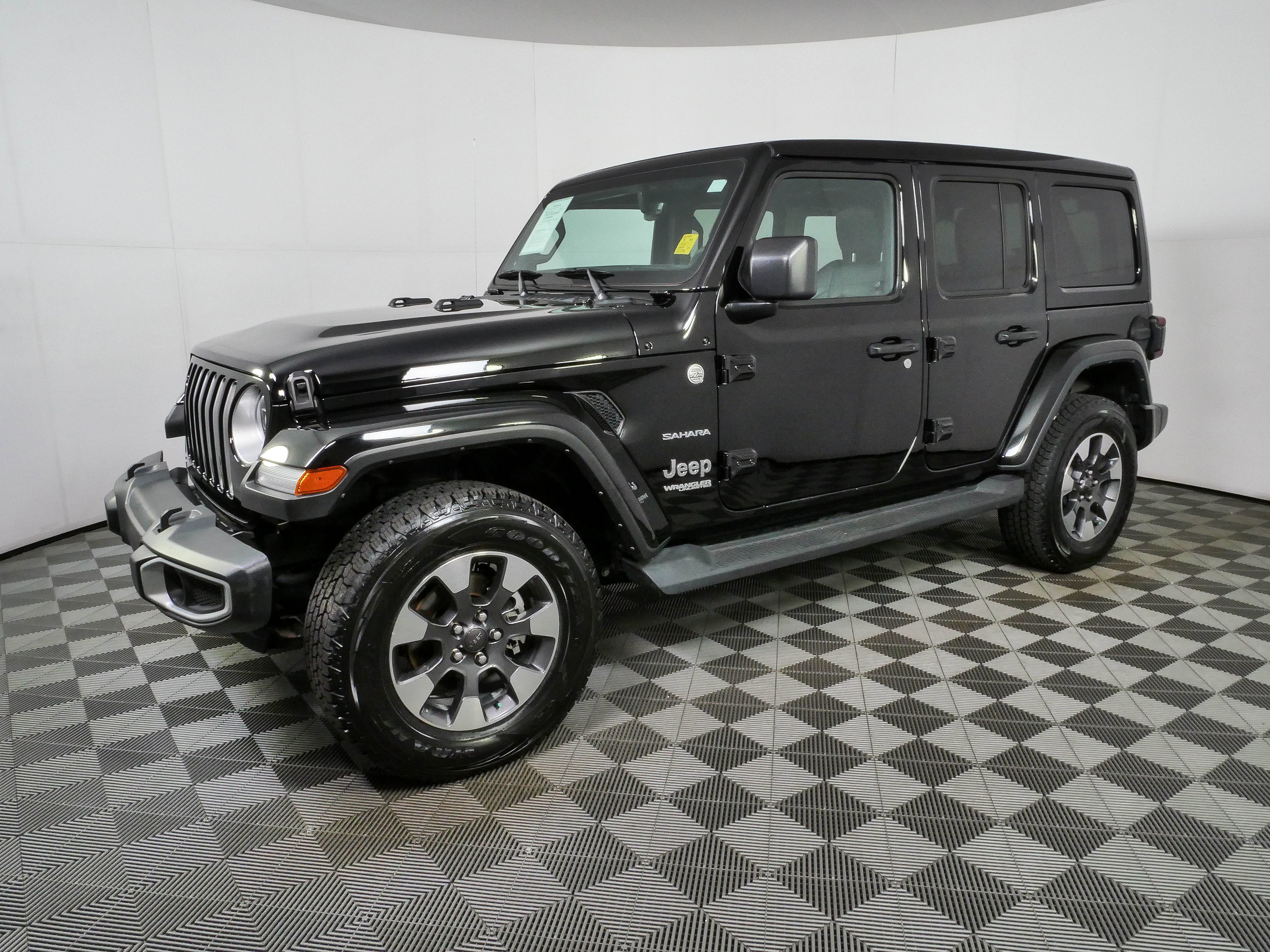 Used 2022 Jeep Wrangler Unlimited Sahara w/ LED Lighting Group AWD/4WD image 26
