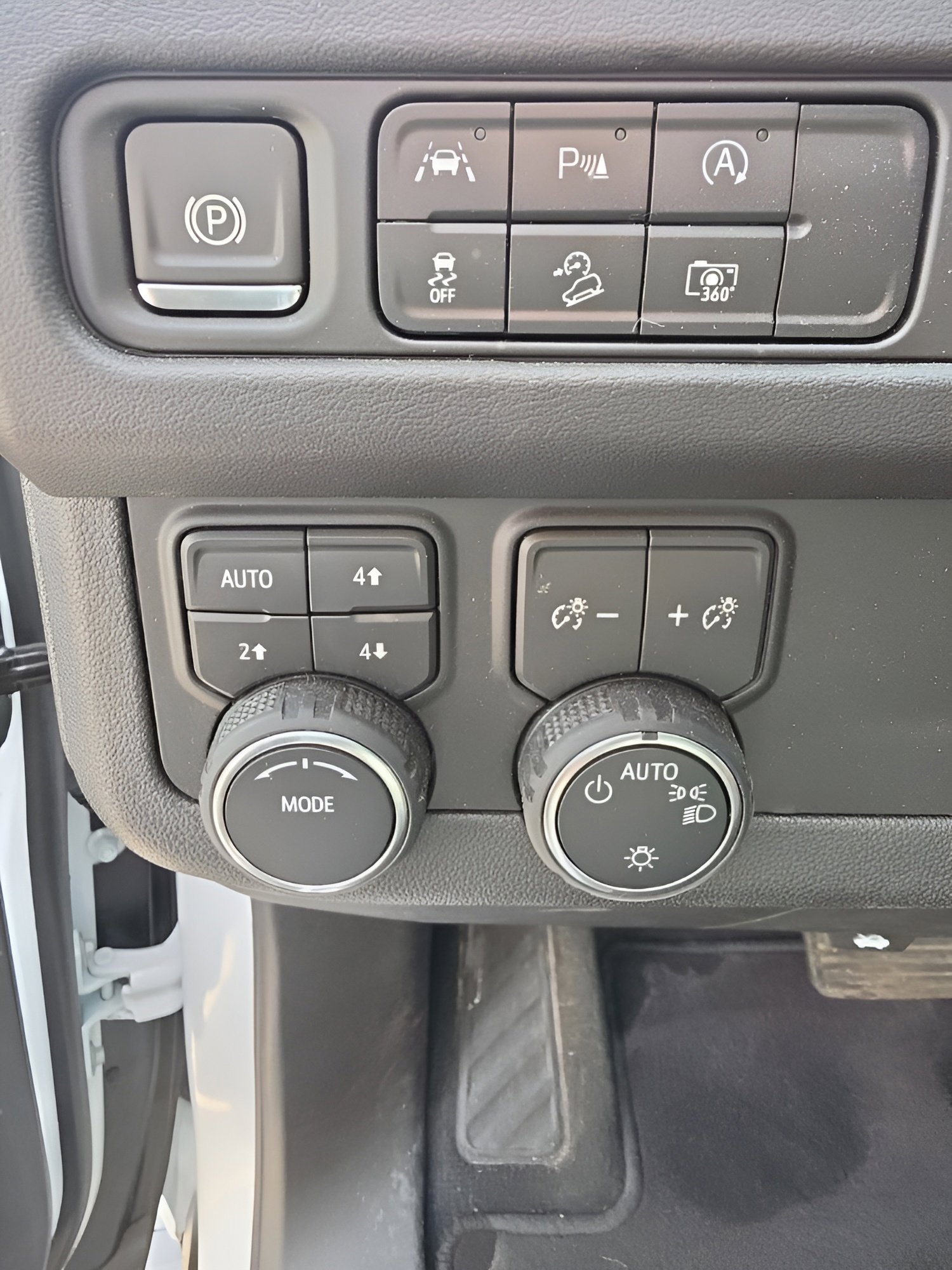 Used 2024 Chevrolet Tahoe Z71 w/ Luxury Package image 20