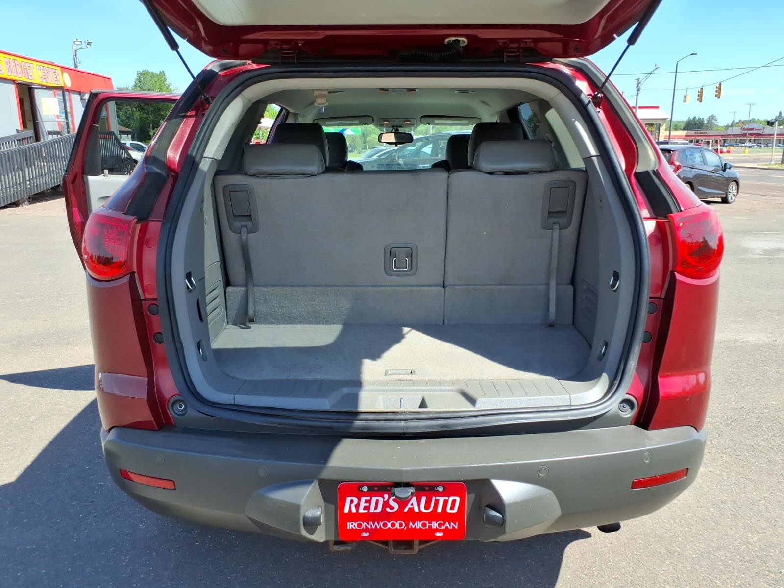Used 2011 Chevrolet Traverse LT w/ Personal Connectivity Package FWD image 12