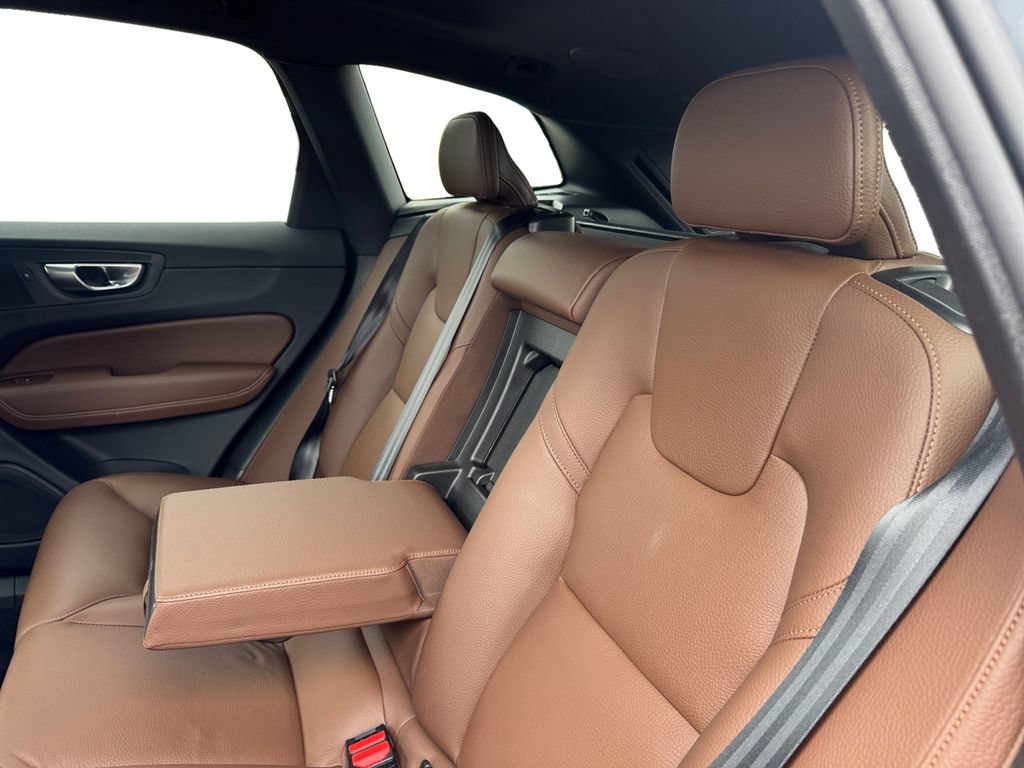 Certified 2024 Volvo XC60 B5 Plus w/ Protection Package Premier AWD/4WD image 25
