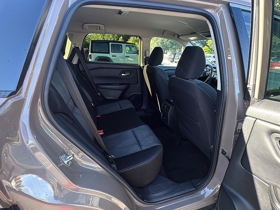 Certified 2025 Nissan Rogue SV AWD/4WD image 6