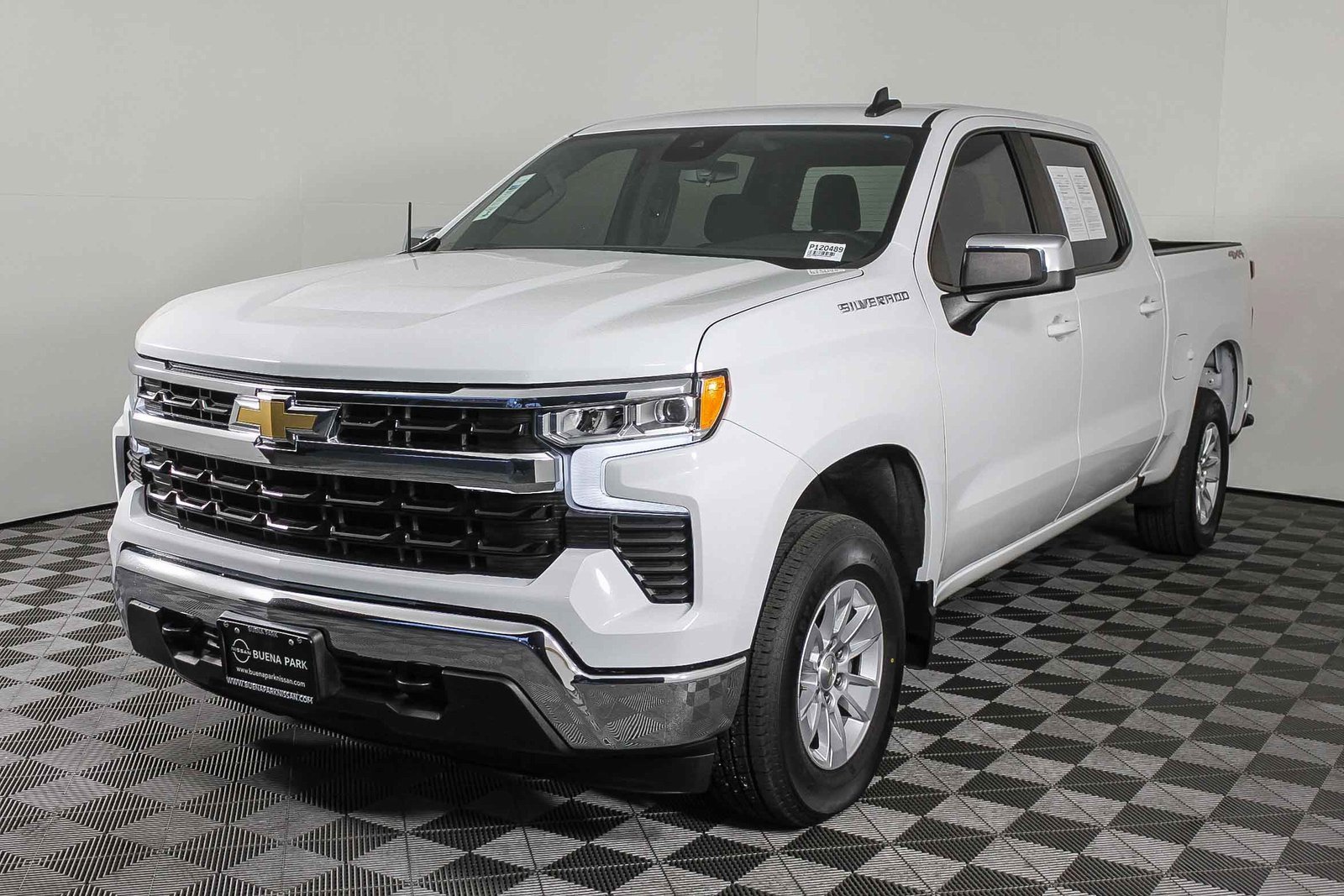 Used 2023 Chevrolet Silverado 1500 LT image 3