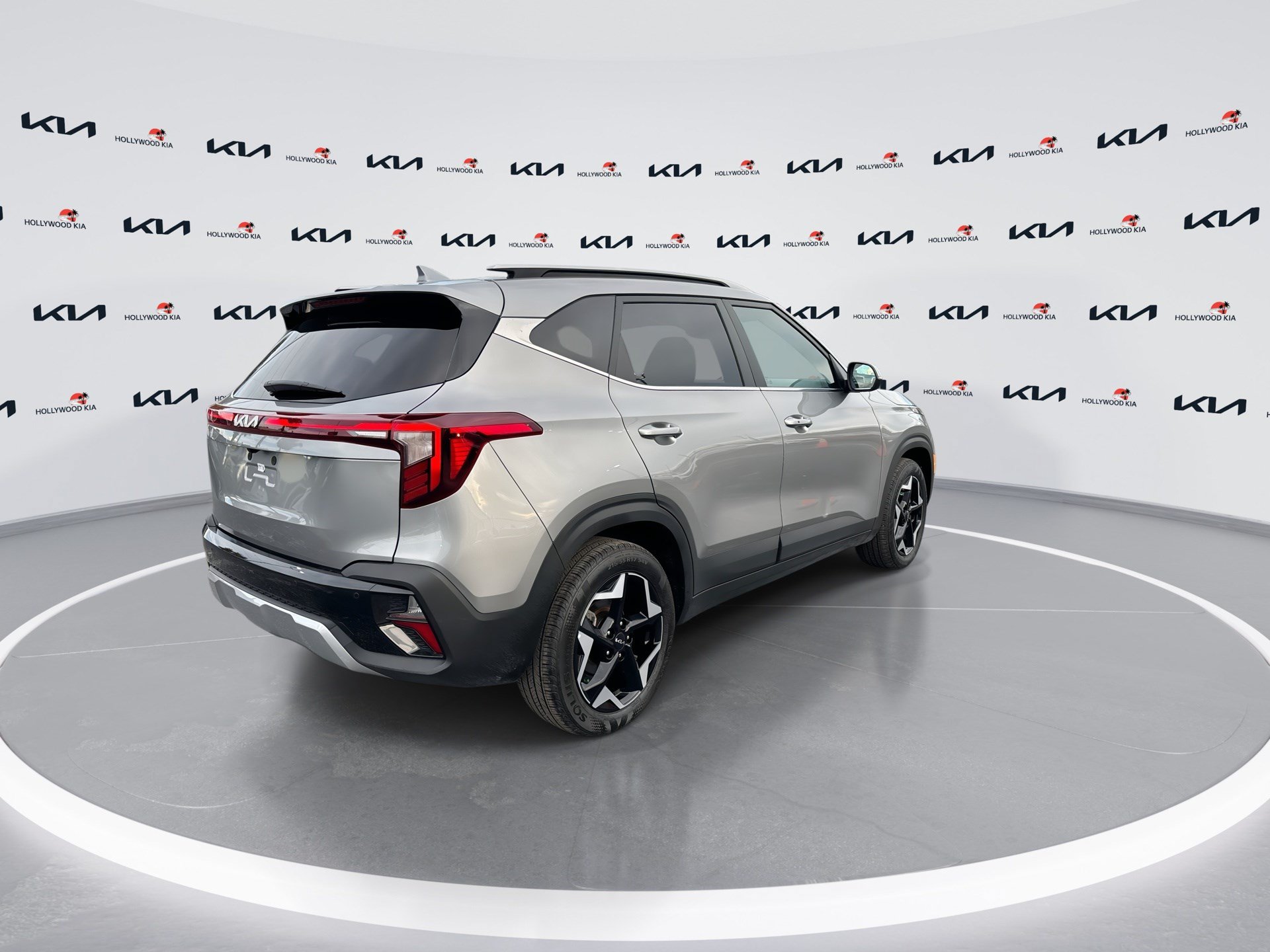 Used 2025 Kia Seltos EX FWD image 8