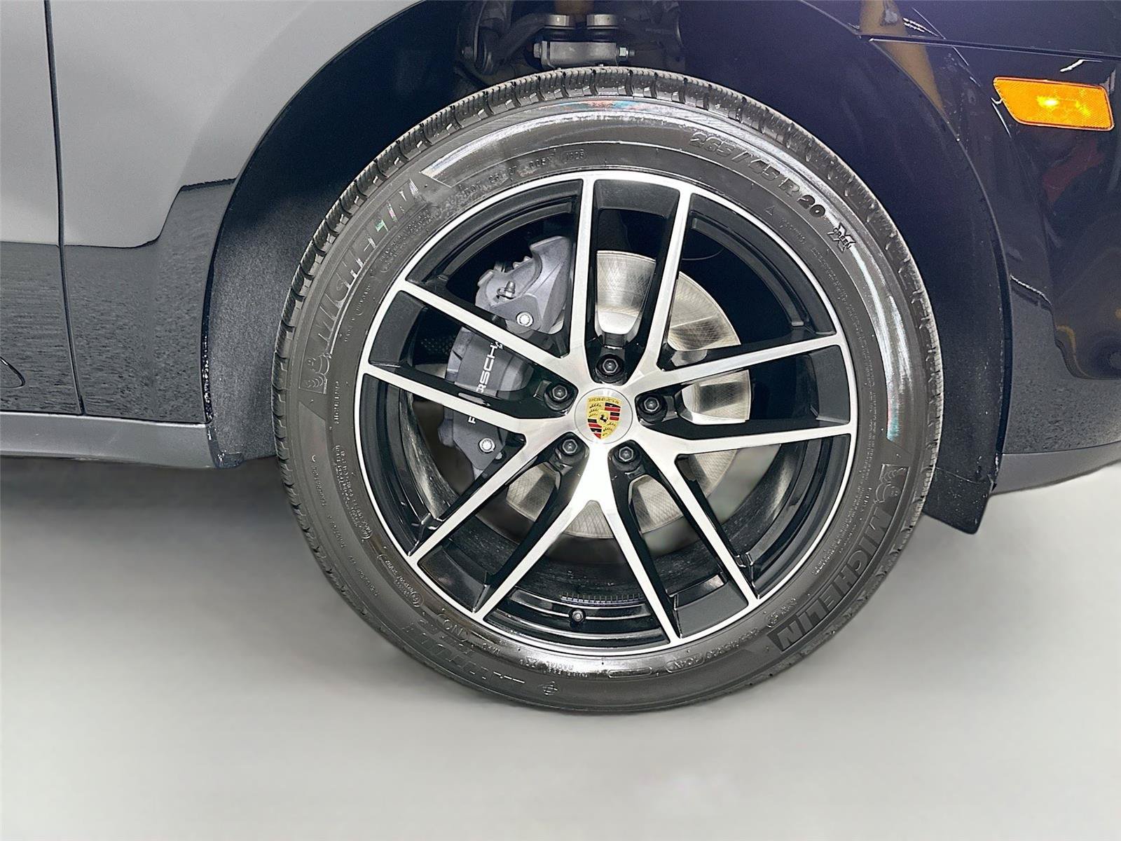 Certified 2026 Porsche Macan Turbo AWD/4WD image 8